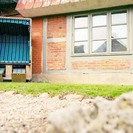 Holiday home Historic Baltic Sea House, Whirlpool, Sauna, Fireplace Barsbek